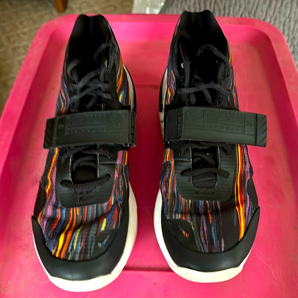 Nike Men’s Basketball sneaker size 8